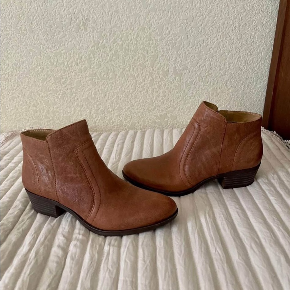 Lucky Brand women’s leather booties. Size 6.5.
